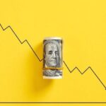 Bitcoin is rising sharply as USD continues to plummet
