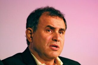 Economist Nouriel Roubini evaluates the US economy, interest rate cuts and tariffs.