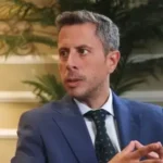 El economista Saifedean Ammous dando una entrevista.