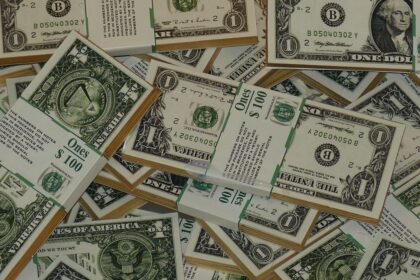 Dollar fails in new attempt to climb higher