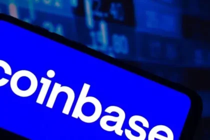 El logo de Coinbase en un teléfono móvil.